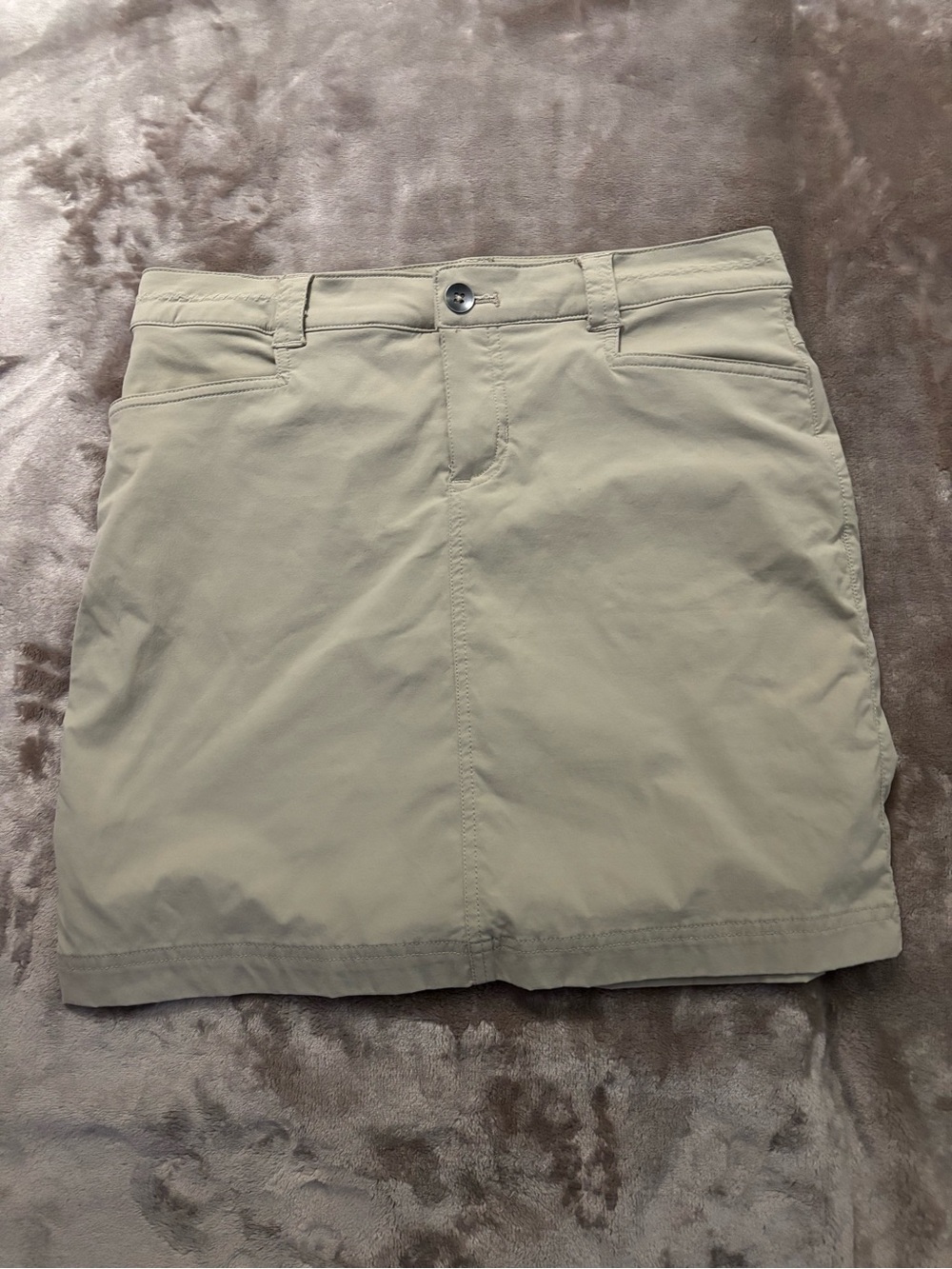 Eddie Bauer Skort Women’s Size 4 Khaki with Belt Loops